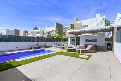 Cluster house for sale in Guardamar del Segura, Alicante. 