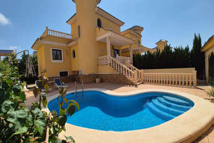 Cluster house for sale in Orihuela, Alicante. 