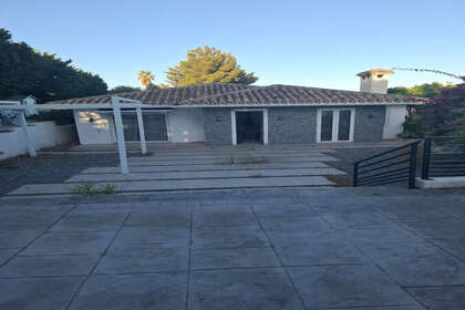 Cluster house for sale in Benalmádena, Málaga. 