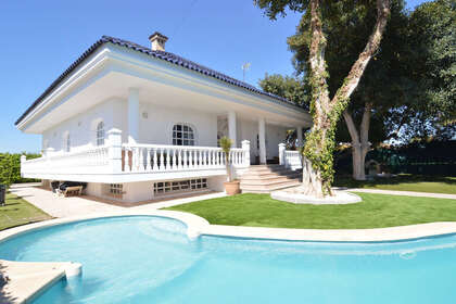 Cluster house for sale in Torrevieja, Alicante. 