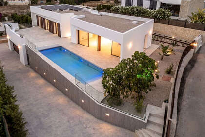 Cluster house for sale in Benissa, Alicante. 