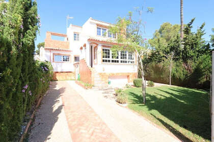 Cluster house for sale in Villamartín, Alicante. 