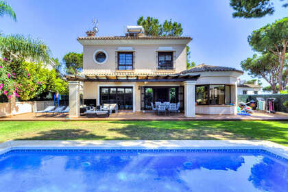 Cluster house for sale in Las Chapas, Málaga. 