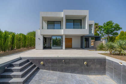 Cluster house for sale in Puerto Banús, Marbella, Málaga. 