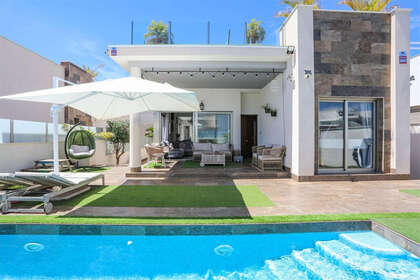 Cluster house for sale in Villamartín, Alicante. 