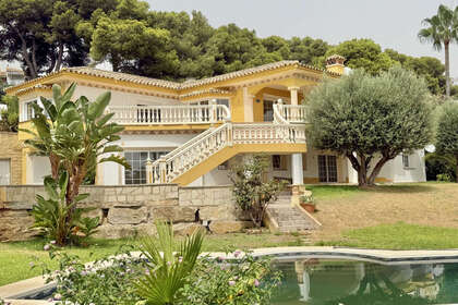 Cluster house for sale in Hacienda Las Chapas, Marbella, Málaga. 