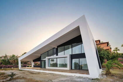 Cluster house for sale in Estepona, Málaga. 