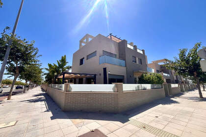 Cluster house for sale in Pilar de la Horadada, Alicante. 