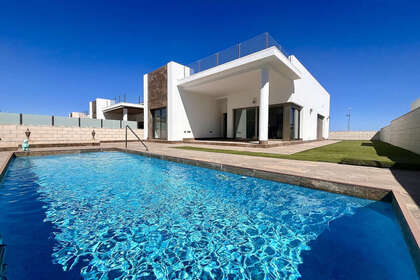 Cluster house for sale in Villamartín, Alicante. 