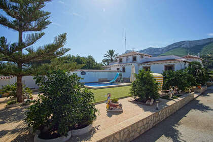 Cluster house for sale in Dénia, Alicante. 
