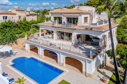 Cluster house for sale in Moraira, Alicante. 