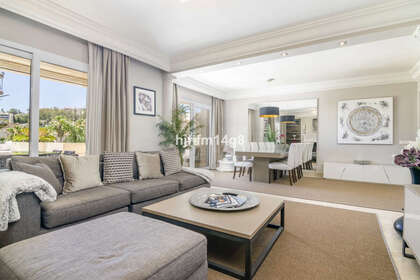 Apartment for sale in Nueva andalucia, Málaga. 