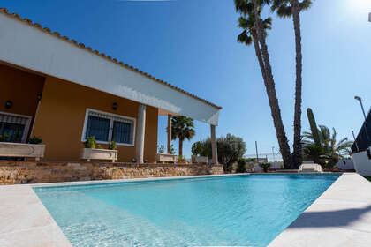 Cluster house for sale in Orihuela, Alicante. 