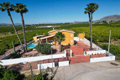 Cluster house for sale in Orihuela, Alicante. 