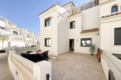 House for sale in El Paraiso, Estepona, Málaga. 
