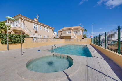 Cluster house for sale in Torrevieja, Alicante. 