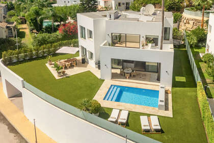 Cluster house for sale in Benahavís, Málaga. 