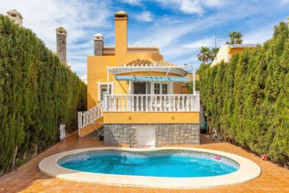 Cluster house for sale in Cabo Roig, Alicante. 