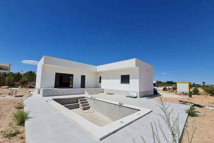 Cluster house for sale in Pinoso, Alicante. 