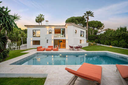 Cluster house for sale in Nueva andalucia, Málaga. 