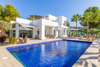 Cluster house for sale in Moraira, Alicante. 