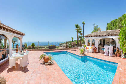 Cluster house for sale in Moraira, Alicante. 