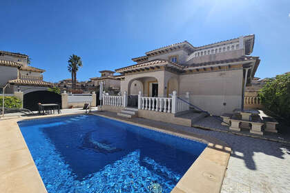 Cluster house for sale in Cabo Roig, Alicante. 