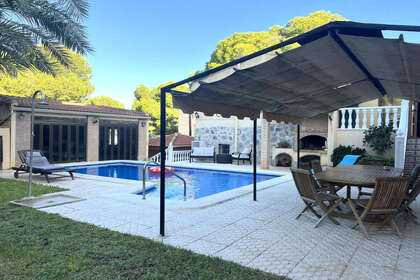 Cluster house for sale in Balones, Alicante. 