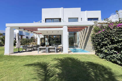 House for sale in Puerto de Cabopino, Marbella, Málaga. 