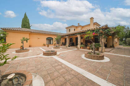 Cluster house for sale in Sotogrande, Cádiz. 