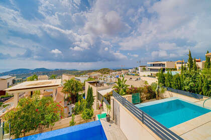 Cluster house for sale in Finestrat, Alicante. 