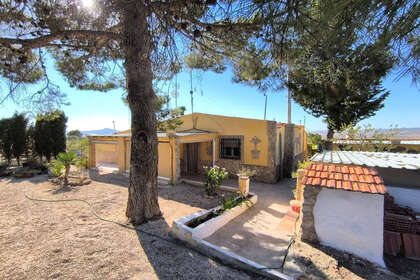 Cluster house for sale in Yecla, Murcia. 