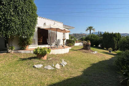 Cluster house for sale in Guadalmina, Málaga. 