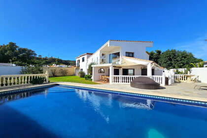 Cluster house for sale in Estepona, Málaga. 