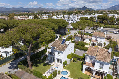 Cluster house for sale in Estepona, Málaga. 