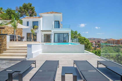 Cluster house for sale in Elviria, Marbella, Málaga. 