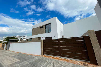 Cluster house for sale in Benijófar, Alicante. 