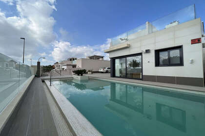 Cluster house for sale in San Miguel de Salinas, Alicante. 
