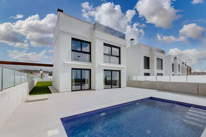 Cluster house for sale in Mutxamel/Muchamiel, Alicante. 