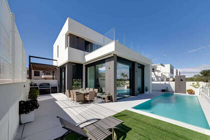 Cluster house for sale in Pilar de la Horadada, Alicante. 