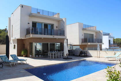 Cluster house for sale in San Miguel de Salinas, Alicante. 