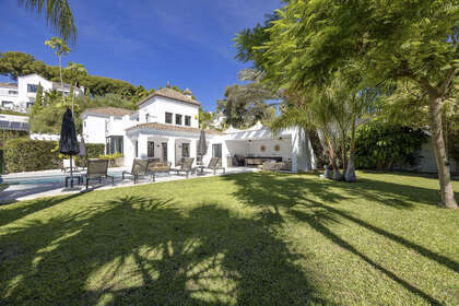 Cluster house for sale in El Paraiso, Estepona, Málaga. 