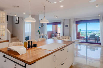 房子 出售 进入 El Paraiso, Estepona, Málaga. 