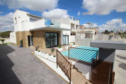 Cluster house for sale in San Miguel de Salinas, Alicante. 