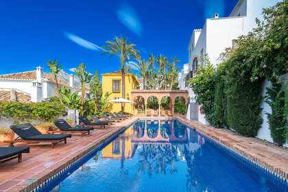 House for sale in Puerto Banús, Marbella, Málaga. 