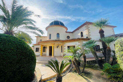 Cluster house for sale in Altea, Alicante. 