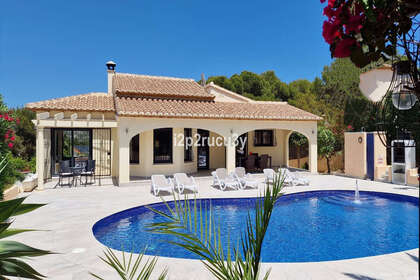 Cluster house for sale in Moraira, Alicante. 