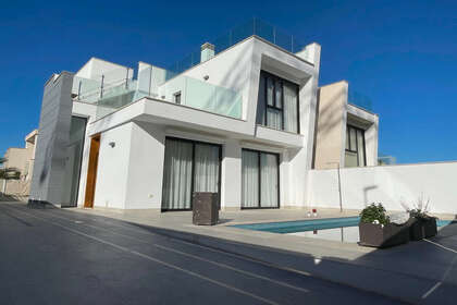 Cluster house for sale in Benijófar, Alicante. 