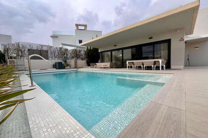 Cluster house for sale in Dehesa de Campoamor, Alicante. 