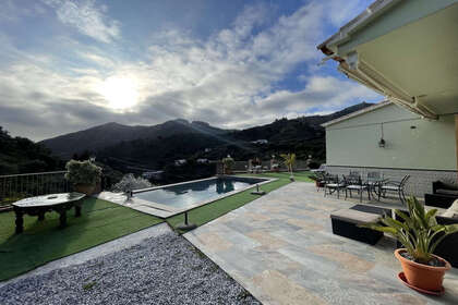 Cluster house for sale in Nerja, Málaga. 